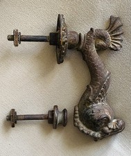 Heurtoir de porte zoomorphe en fonte Française modèle au dauphin d'époque 19 ème