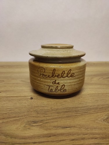 Belle poubelle table - table, en