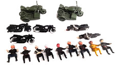 motos miniatures divers modèles (certains incomplets) + pilotes