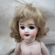 Poupée mignonette style SFBJ