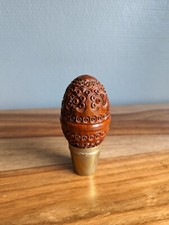 bel oeuf sculpté en noix de