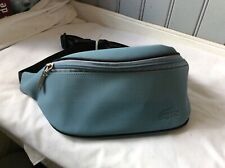 SAC BANANE LACOSTE  VINYL BLEU CIEL  .(T/ D)