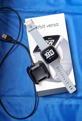 Montre connectée fitbit - connectée,