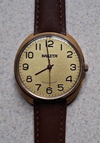 Montre plaquée raketa - or, "raketa"