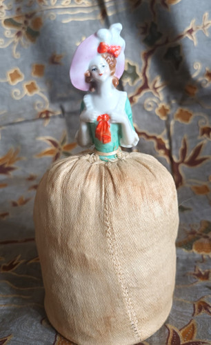 Belle demi figurine half - demi,