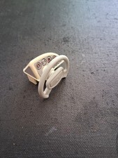 tableau de bord et volant gris