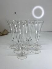 Ensemble de 8 flûte à champagne forme tulipe pied tourné en verre ? Bon etat