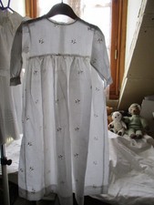 Robe longue vintage française pour bébé broderie anglaise fleurs.