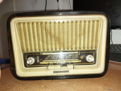 Radio tres ancienne mignonette - ancienne,