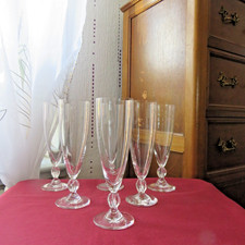 6 flutes a champagne en cristal  LALIQUE modèle frejus signée H 18,5 cm