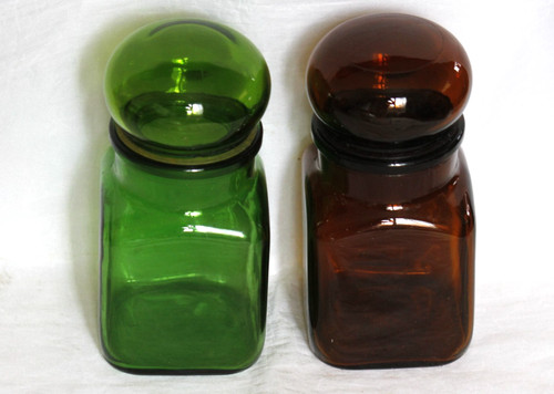 Deux flacons pots bocaux