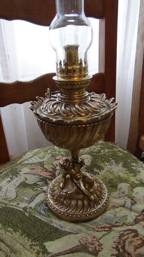 Très belle lampe pétrole - très,