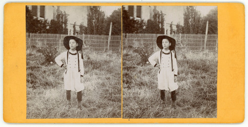 Stereo petit garçon pose - petit,