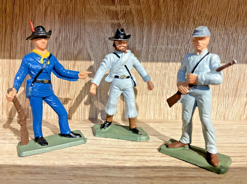 Starlux 3 personnages - 1/32,