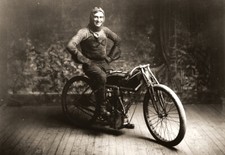 Repro photo ancienne CPA - Jeune homme sur moto Course rallye  an. 1920