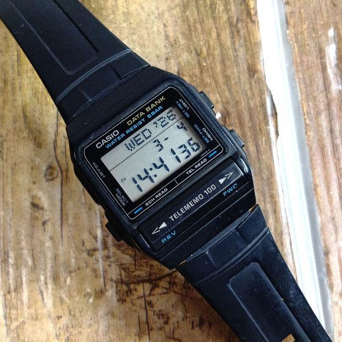 Montre numérique casio data - montre,