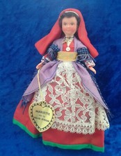 Ancienne poupée folklorique