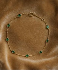 Bracelet en émeraude ovale