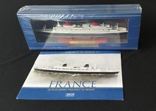 JOLIE MAQUETTE NEUVE SUR SOCLE