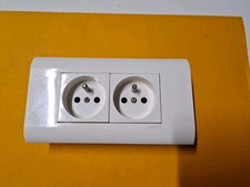 Legrand MOSAIC - Prise Complète 2P+T  74193 + 75014 plaque + 74806 support