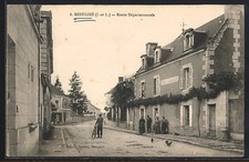 CPA Restigné, Route Départementale avec villageois et bicyclette 