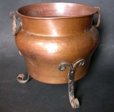 MARMITE CHAUDRON  cuivre  VILLEDIEU   tripode TRAVAIL DINANDERIE rivet  copper 