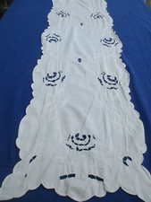 Dessus de cheminée N°21 ou de meuble  broderies centre de table usures trous