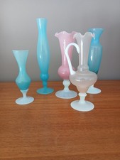 Lot de 5 vases en opaline de