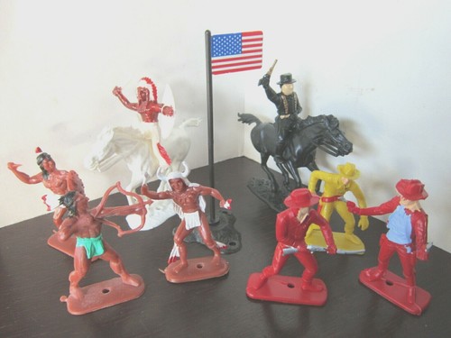 Lot 10 figurines jem - 1/32,