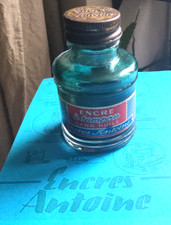 Ancienne bouteille ENCRE VERTE  ANTOINE PARIS niveau 50 pour 100 Encre à tampon