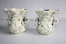 Ancienne paire de petits vases en faïence de Langeais, décor feuillage fleur