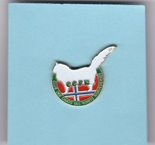 Pin's  Club des Chats des Forêts Norvégiennes; Signé Agnès Moulin. Chat Blanc