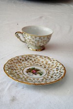 TASSE ET SOUCOUPE EN PORCELAINE DE LUXE DU BERRY. EMAIL DE LIMOGES.