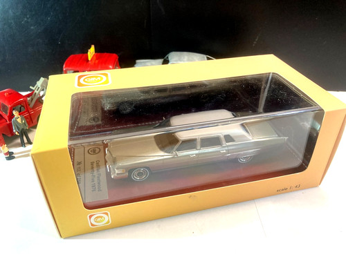 Cadillac fleetwood limousine - fleetwood,
