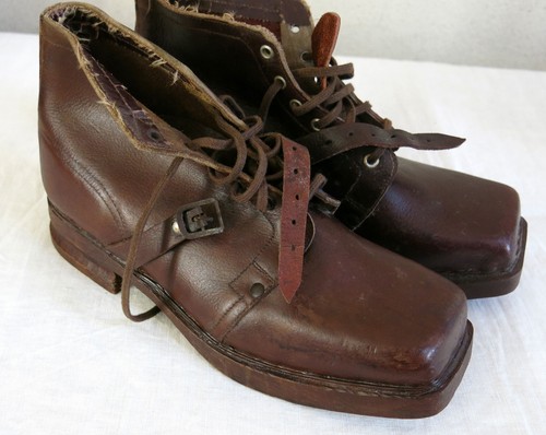 Ancienne paire chaussure en - paire, chaussure,