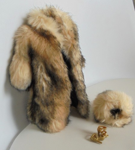 Vêtement barbie manteau - vêtement, toque