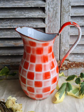 ANCIEN BROC PICHET EMAILLE A CARREAUX ROUGE