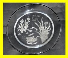 # RARE ASSIETTE DAUM ANNEES 80 EN PATE DE VERRE 1980 SUJET GRENOUILLE IRIS SIGNE