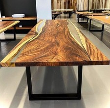 Table époxy transparente avec