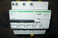 DISJONCTEUR A9P22716 DIFFERENTIEL A9Y62725 TETRA 16A 30mA SCHNEIDER ELECTRIC 4P.