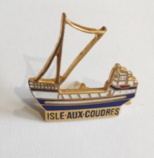 Pin's Bel EGF , Chalutier , Bateau De Pêche , L Isle Aux Coudres , Québec