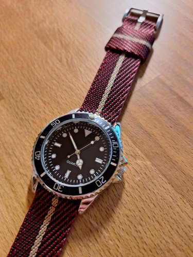 Montre style plongée - , cadran