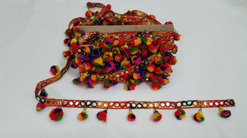 Beau pompon bonne taille - , et