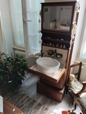 meuble de toilette de bateau