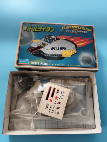 Maquette vintage battle - vintage, titan