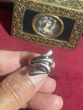 Très Belle Petit Bague En