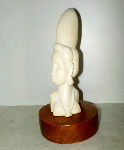 Statuette jeune fille de - statuette,