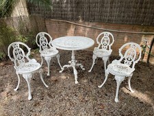 SALON DE JARDIN ANCIEN. STYLE