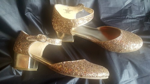 Girls holiday show - holiday, gold