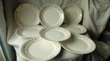8 ASSIETTES PLATES EN FAIENCE